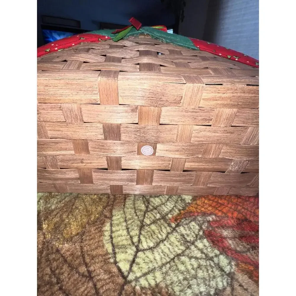 VTG 1980s Christmas Woodweave Basket Philippines Fabric Liner Padded Handle 11x6